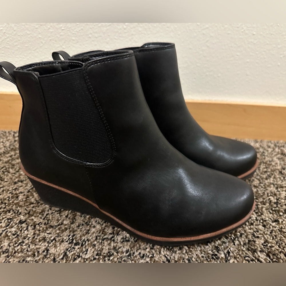 Women’s Black Ankle Booties size 7 - Picture 2 of 5